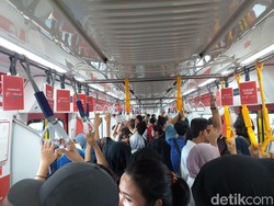 Video Penumpang MRT Jakarta Tembus 82 Ribu per Hari