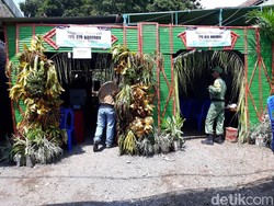 Suasana TPS Ini Jawa Banget, Ada Alunan Tembang dan Petugasnya Berblangkon