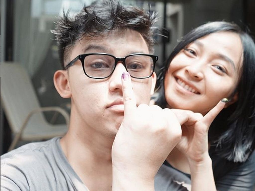 Antre 2 Jam di TPS, Rinni Wulandari Harap Indonesia yang Lebih Baik Antre 2 Jam di TPS, Rinni Wulandari Harap Indonesia yang Lebih Baik