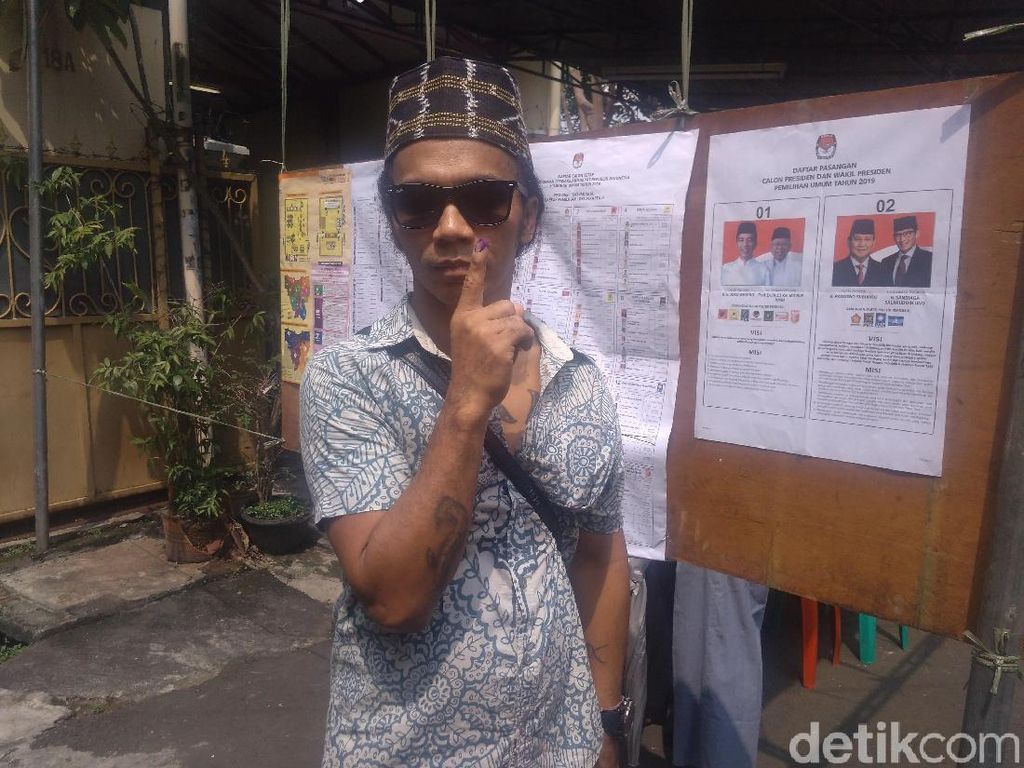 Kaka Slank Ingatkan Soal Lingkungan untuk Presiden dan Wapres Terpilih Kaka Slank Ingatkan Soal Lingkungan untuk Presiden dan Wapres Terpilih