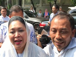 Titiek Soeharto Tinggalkan Kediaman Prabowo Subianto di Kertanegara
