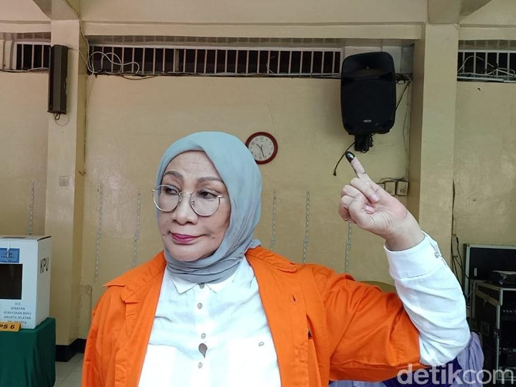 Ratna Sarumpaet Ikut Nyoblos, Rahasiakan Pilihannya di Pilpres Ratna Sarumpaet Ikut Nyoblos, Rahasiakan Pilihannya di Pilpres