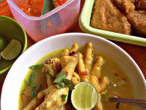 Sebelum ke TPS, Sarapan Soto Ceker Dulu yang Gurih Mantap Sebelum ke TPS, Sarapan Soto Ceker Dulu yang Gurih Mantap