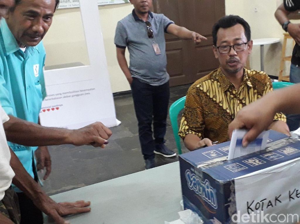 Drama Pemilu di RS Jiwa, Repot Melipat Kartu Suara Malah Lupa Nyoblos Drama Pemilu di RS Jiwa, Repot Melipat Kartu Suara Malah Lupa Nyoblos