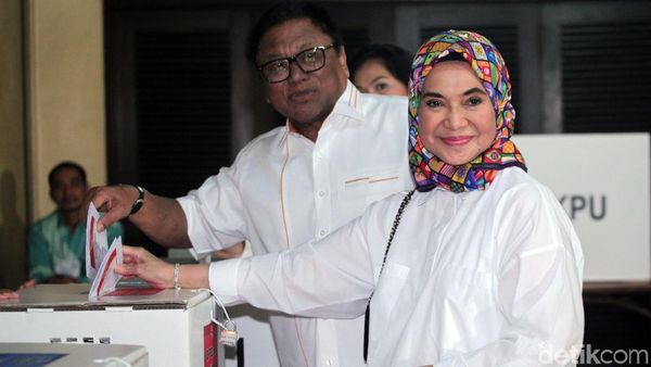 OSO Nyoblos Bareng Keluarga