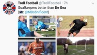 Mungkin pria tambun ini lebih jago dari De Gea. Setuju? (Foto: Twitter @TrollFootball)