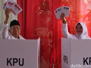 Momen Maruf Amin Saat Nyoblos di TPS 051