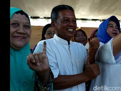 Cara Bupati Pacitan dan Keluarga Ajak Pemilih Nyoblos