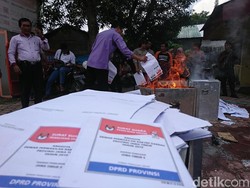 KPU Trenggalek Musnahkan Ribuan Surat Suara