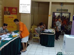 Napi Teroris Ikut Nyoblos di TPS Rutan Polda Metro, Densus Siaga Napi Teroris Ikut Nyoblos di TPS Rutan Polda Metro, Densus Siaga
