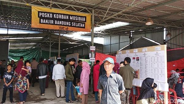 Potret Antusiasme Korban Banjir Bandung Nyoblos