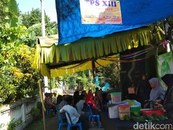Sukseskan Pemilu, Komunitas Ini Bagi-bagi Pecel di Blitar