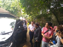 Pantau Hasil Quick Count, Yasonna Merapat ke Kediaman Megawati