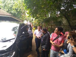 Pantau Hasil Quick Count, Yasonna Merapat ke Kediaman Megawati Pantau Hasil Quick Count, Yasonna Merapat ke Kediaman Megawati