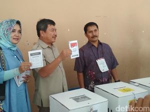 Beda Pilihan Presiden, Bupati Garut dan Istri Akur Nyoblos Bareng