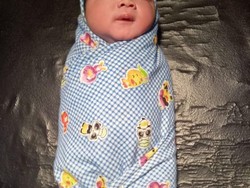 Rayakan Jokowi Menang QC, Bayi di Pangandaran Dinamai Widodo