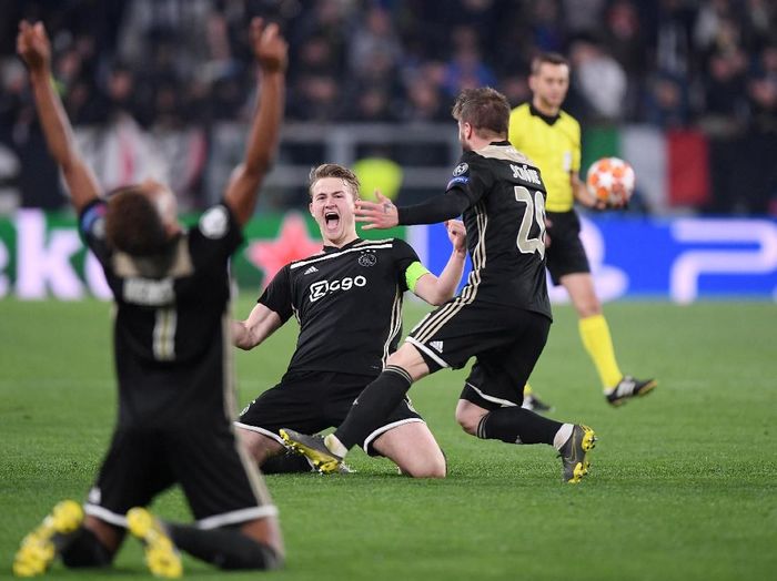 Pemain Ajax Amsterdam, Matthijs de Ligt, merayakan kelolosan ke semifinal Liga Champions. (Foto: Alberto Lingria/Reuters) Pemain Ajax Amsterdam, Matthijs de Ligt, merayakan kelolosan ke semifinal Liga Champions. (Foto: Alberto Lingria/Reuters)