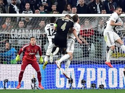 Tim asuhan Erik ten Hag itu memastikan kemenangan berkat gol dari Matthijs de Ligt pada menit ke-67. REUTERS/Massimo Pinca.