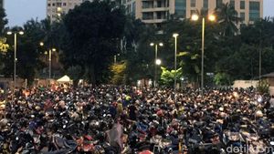 Ramainya Parkiran Mal saat Diskon Klingking Ungu