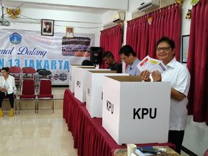 Jokowi-Maruf Unggul Jauh di TPS Lokasi Airlangga Mencoblos