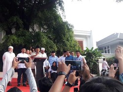 Sapa Pendukung Tanpa Sandiaga, Prabowo Klaim Menang di Pilpres 2019