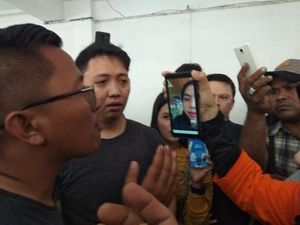 Warga Luar DKI Protes soal A5, Panwaslu Video Call Ketua KPU DKI Warga Luar DKI Protes soal A5, Panwaslu Video Call Ketua KPU DKI