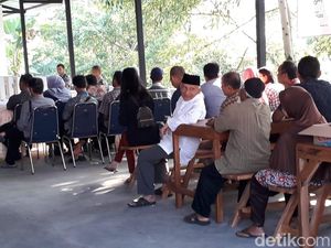 Jalan Kaki dari Rumah, Amien Rais Tiba di TPS 123 di Sleman