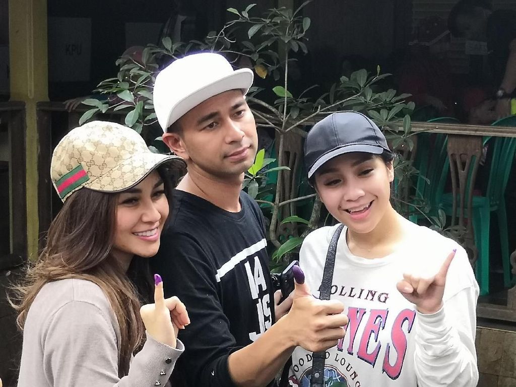 Beragam Cerita Menarik Artis Nyoblos di Pilpres dan Pemilu 2019 Beragam Cerita Menarik Artis Nyoblos di Pilpres dan Pemilu 2019