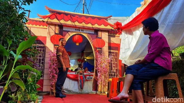 Dekorasi Unik Khas Negeri Tirai Bambu di TPS Sukabumi