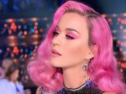Cantiknya Katy Perry dengan Makeup Serba Pink