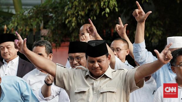 Sujud dan Klaim Menang Prabowo, Momen Ulangan Pilpres 2014