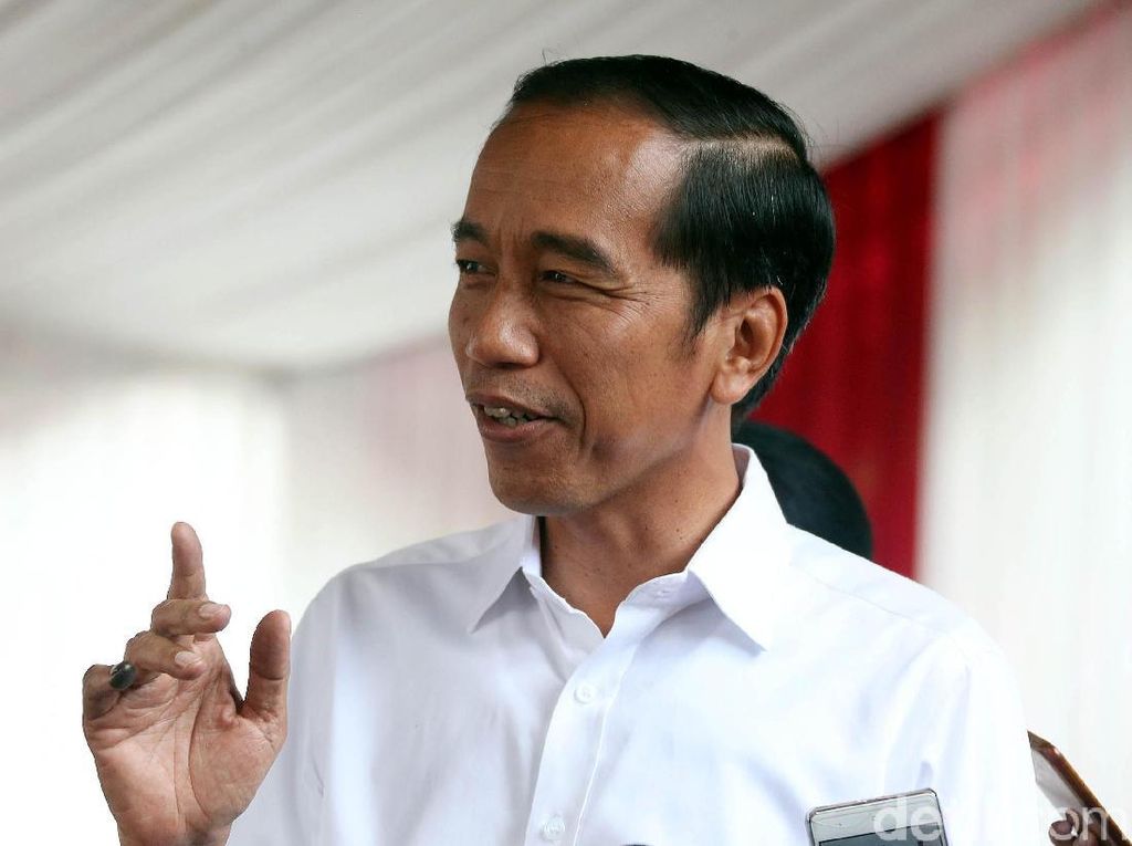 Jokowi Buka Peluang Aktivis 98 Jadi Menteri di Kabinet Jokowi Buka Peluang Aktivis 98 Jadi Menteri di Kabinet