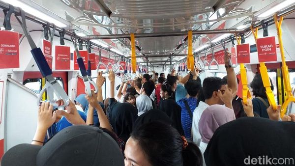 Libur Pilpres, MRT Jakarta Diserbu Warga
