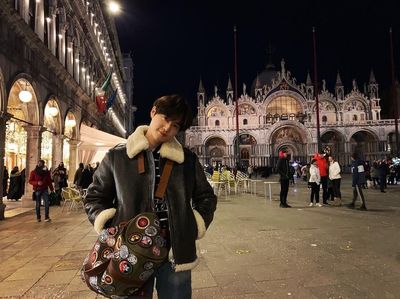 Foto: Gaya Liburannya Suho Si Ganteng Personel Exo