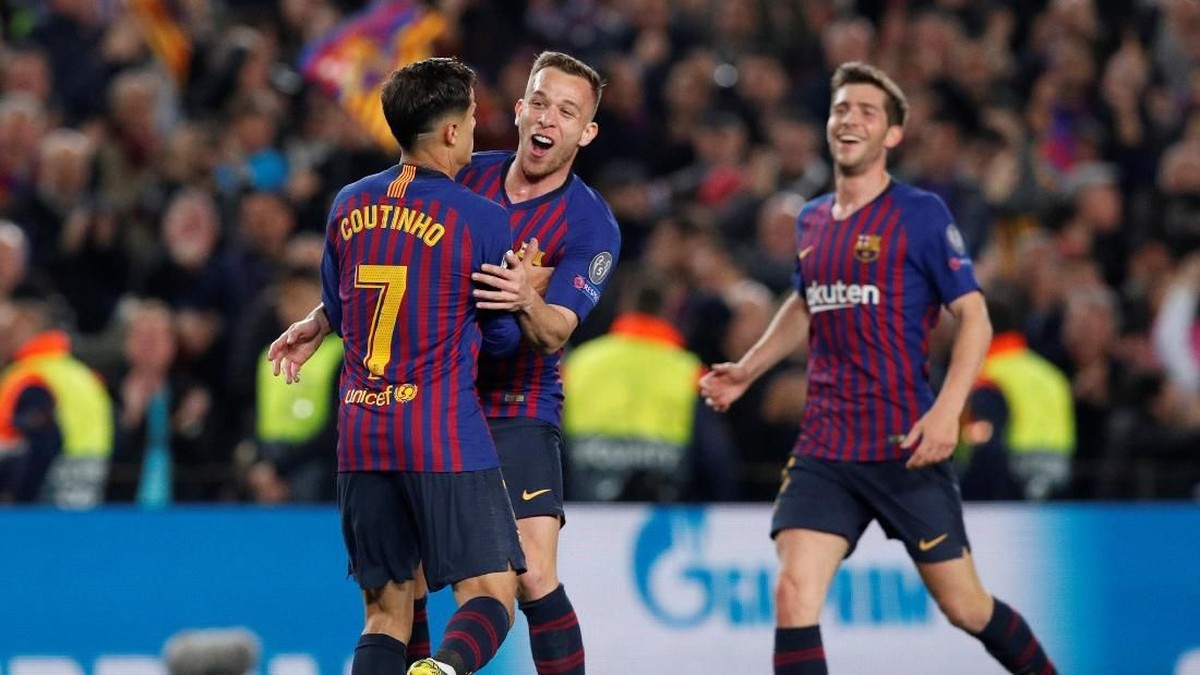 Pemain Barcelona merayakan kesuskesan ke semifinal Liga Champions (Foto: Albert Gea/Reuters)