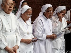Umat Kristiani di Semarang Ikuti Pekan Suci Paskah Via Online Umat Kristiani di Semarang Ikuti Pekan Suci Paskah Via Online