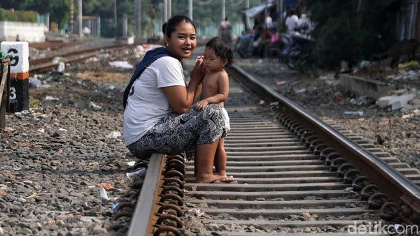 Pilpres Usai, Warga Pinggir Rel Menanti Kesejahteraan