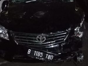 Mobil Sedan yang Tabrak Mercy dan 4 Motor di Jaksel Diduga Bodong