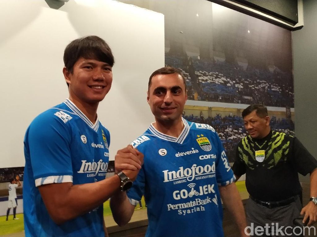 Setelah Dikenalkan Kepada Bobotoh, Ini Tekad Artur Gevorkyan untuk Persib Setelah Dikenalkan Kepada Bobotoh, Ini Tekad Artur Gevorkyan untuk Persib