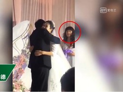 Rela Jadi Bridesmaid Demi Teman, Pria Ini Curi Perhatian Tamu Pernikahan