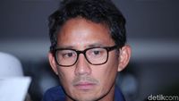Potret Ekspresi Sandiaga Saat Dampingi Prabowo Deklarasi