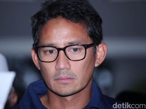 Potret Ekspresi Sandiaga Saat Dampingi Prabowo Deklarasi