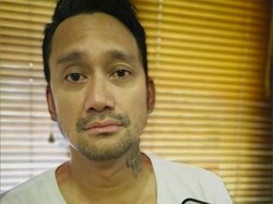 Selfie ala Nicholas Saputra, Tora Sudiro Pasang Muka Melas