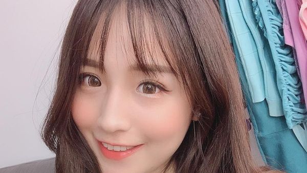 Cantiknya SPG Internasional yang Bikin Pengunjung Pria di Pameran Motor Lemas