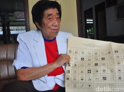 Mantap Betul! Dokter di Kudus Ini Koleksi Surat Suara Pemilu Lawas