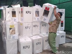 Pimpinan DPR akan Kaji Pemilu 2024 Pakai Kotak Suara dari Kardus