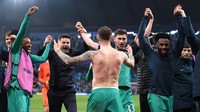 Di sisi lain, Tottenham bersorak menyambut babak empat besar. Ini adalah kali kedua Tottenham masuk ke semifinal Liga Champions/European Cup. Foto: Laurence Griffiths/Getty Images