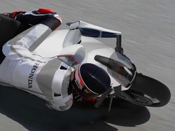 Tangan Robot untuk Pengendara Motor yang Tidak Punya Tangan