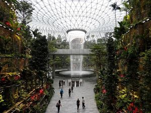 33 Orang Ditahan di Bandara Changi Karena Sengaja Lewatkan Penerbangan