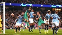 Tottenham memperkecil ketertinggalan lewat gol Fernando Llorente pada menit ke-73. Pada titik ini, Tottenham akan lolos dengan keunggulan gol tandang. Foto: Laurence Griffiths/Getty Images